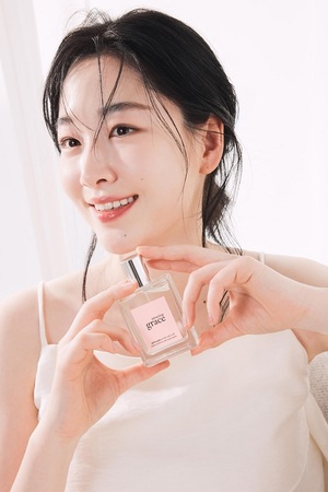 필로소피, 배우 원지안과 '오늘의 무드 메이크업' 캠페인 진행