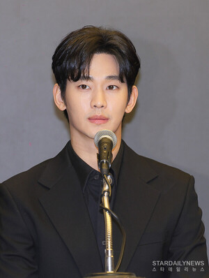 김수현 측, '가세연' 김세의 구속 송치 "명예훼손·스토킹 혐의 인정"