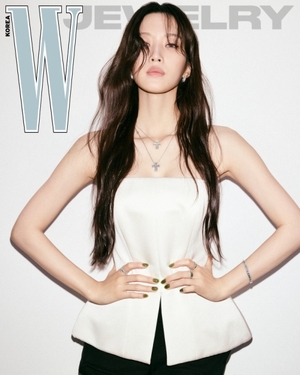문가영, 더블유 코리아 디지털 커버 장식