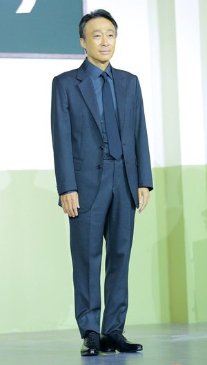 [S포토] 이성민, '장관님 사진 찍으신다'