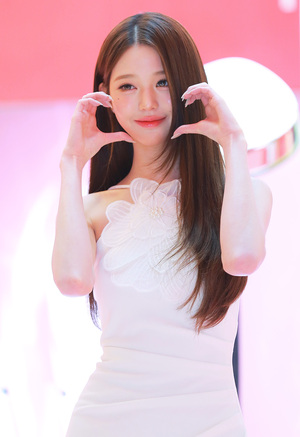[S포토] 아이브 장원영, '쌍볼하트'