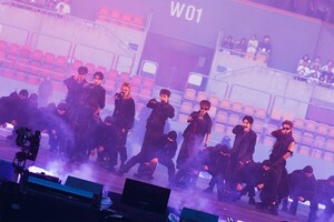 방탄소년단, 데뷔 13주년 기념 부산 콘서트 마쳐… 11만 관객 동원