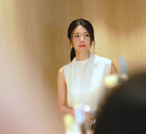 [S포토] 하영, '그대가 들어오죠'