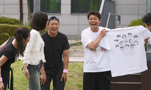'나혼산' 전현무, 멤버들 얼굴 직접 그린 '티셔츠' 강제 선물… "이게 나라고?" 경악
