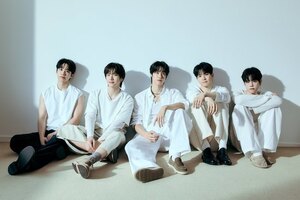 엔플라잉, 올림픽공원 시위 여파 공연장 변경…재예매