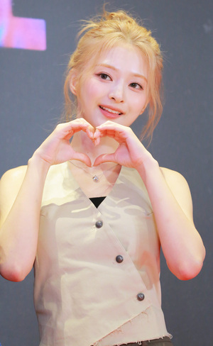 [S포토] 프로미스나인 이나경, '여름 느낌으로'