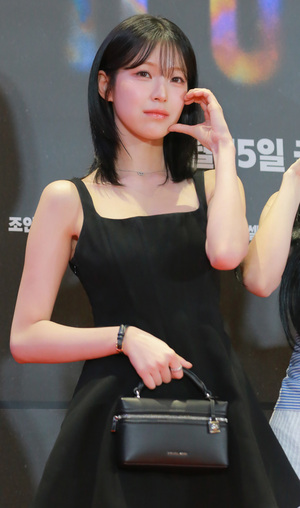 [S포토] 프로미스나인 백지헌, '무서운 건 싫어요'