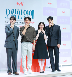 [S포토] 옹성우-이민수 감독-박은빈-양세종, '어머 오싹해라'