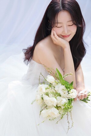 라붐 출신 <b>유정</b>, 동갑내기 금융인과 <b>12월</b> 12일 <b>결혼</b>